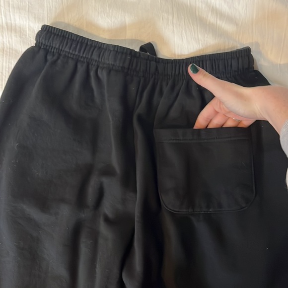 Queen’s University black sweatpants - Picture 4 of 5